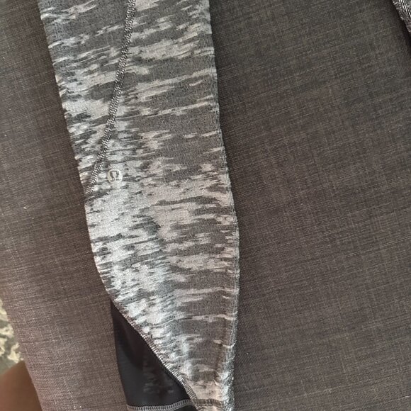 Lululemon Leggings, EUC, Black and Grey, size 6 - Picture 4 of 7